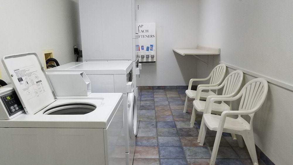 Americas Best Value Inn Lincoln Airport 24/32