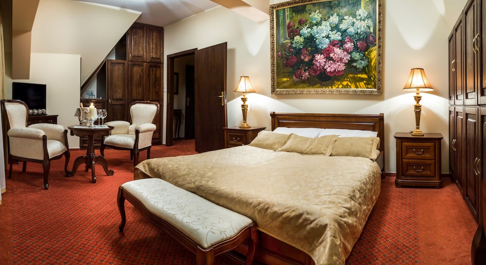 2 BEDROOMS, ROYAL, APARTMENT