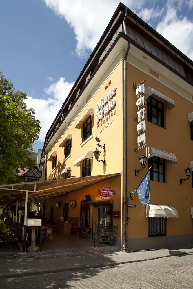 Monte Kristo Hotel 3/95