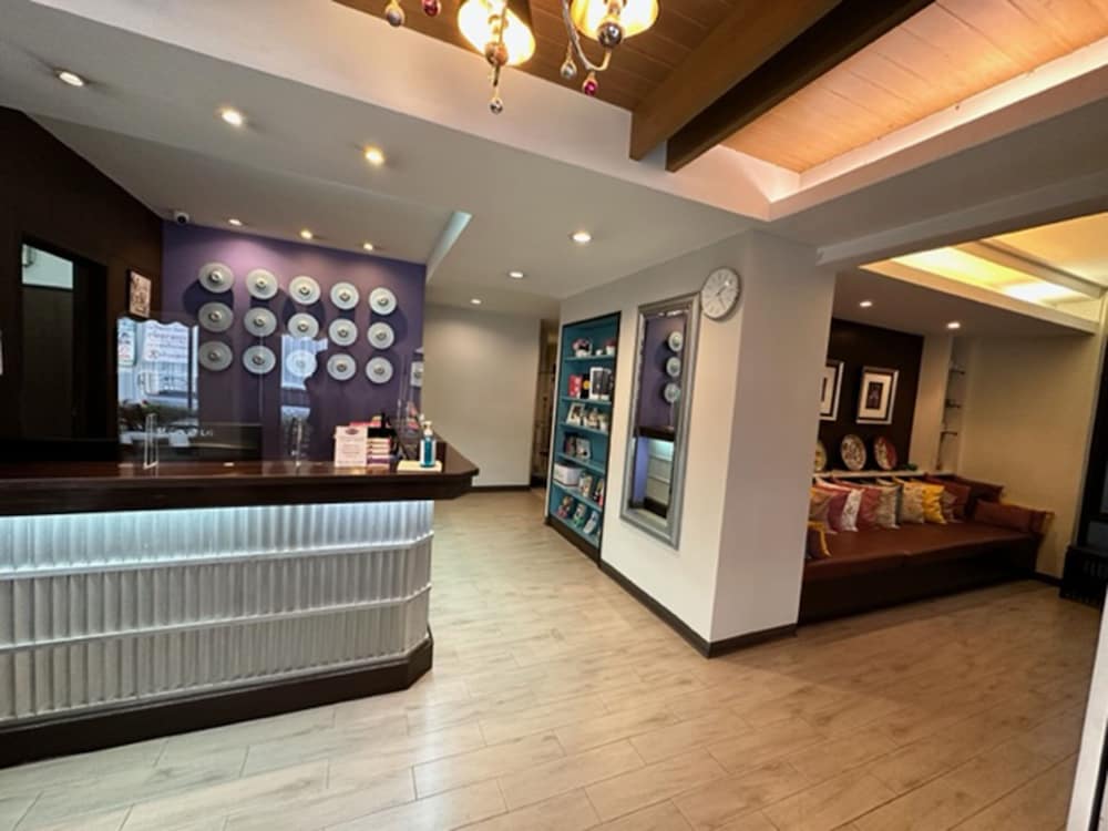 Sawasdee Hotel At Sukhumvit Soi 8 13/48