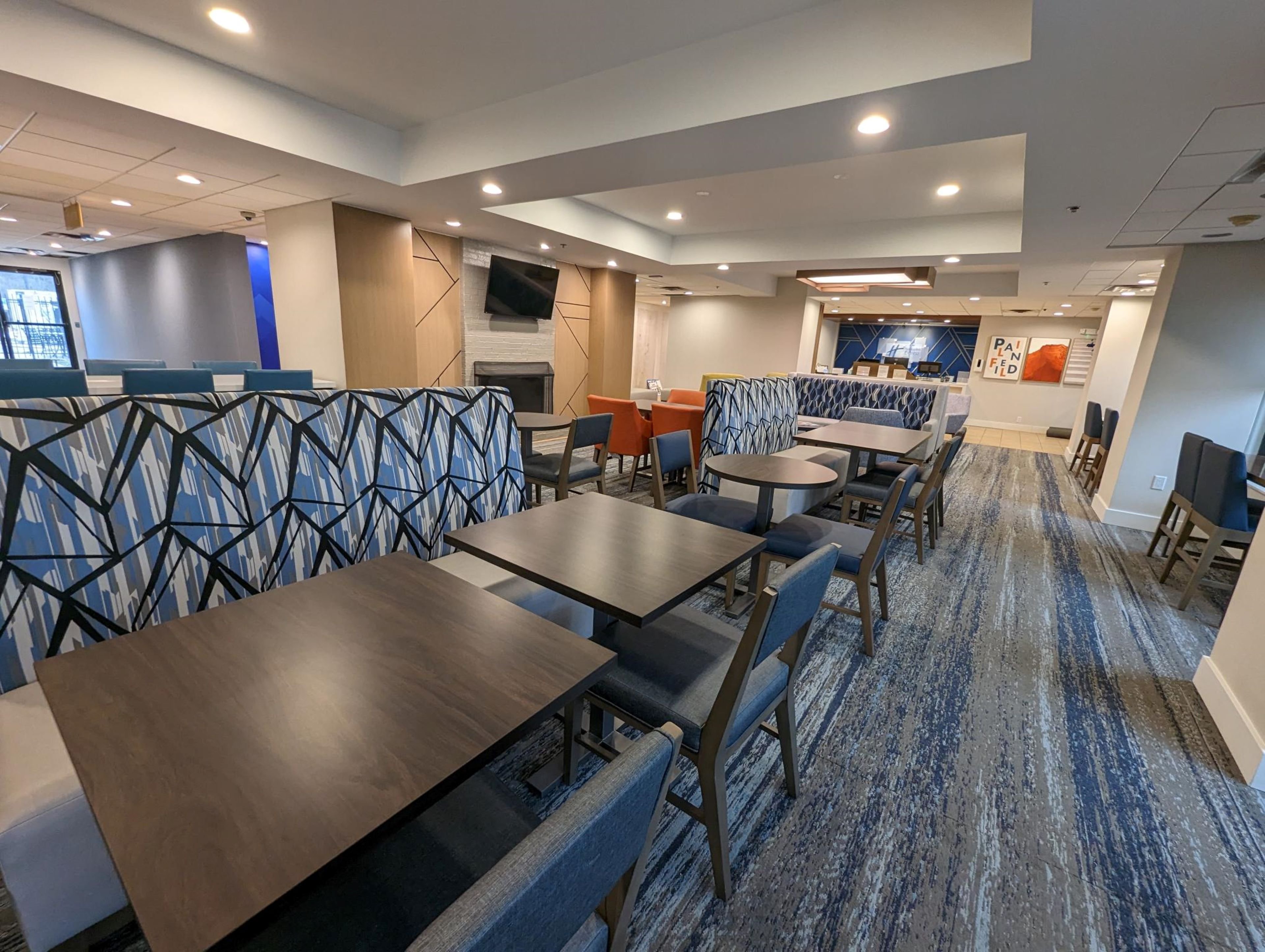 Holiday Inn Express Indianapolis Airport 77/80