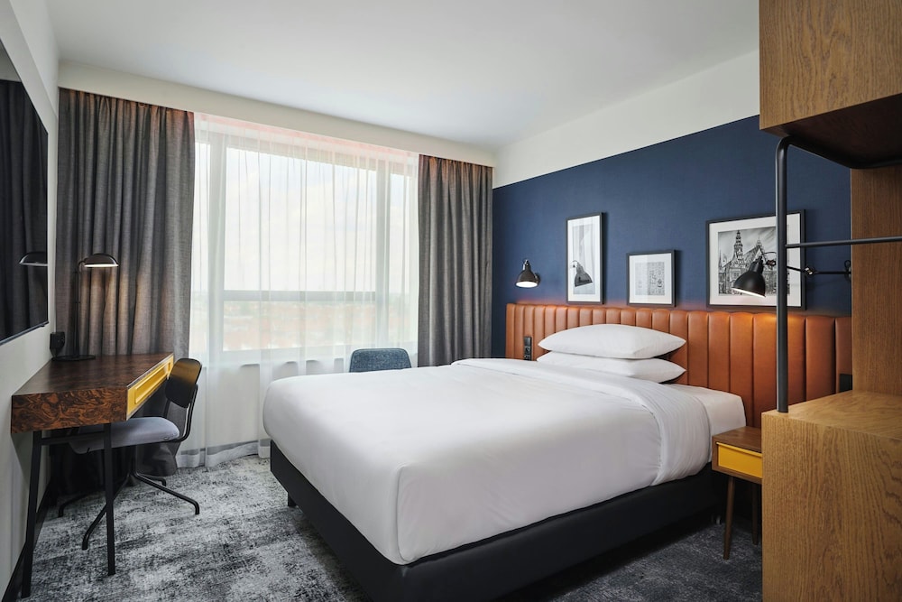 Superior, King Bed, City View