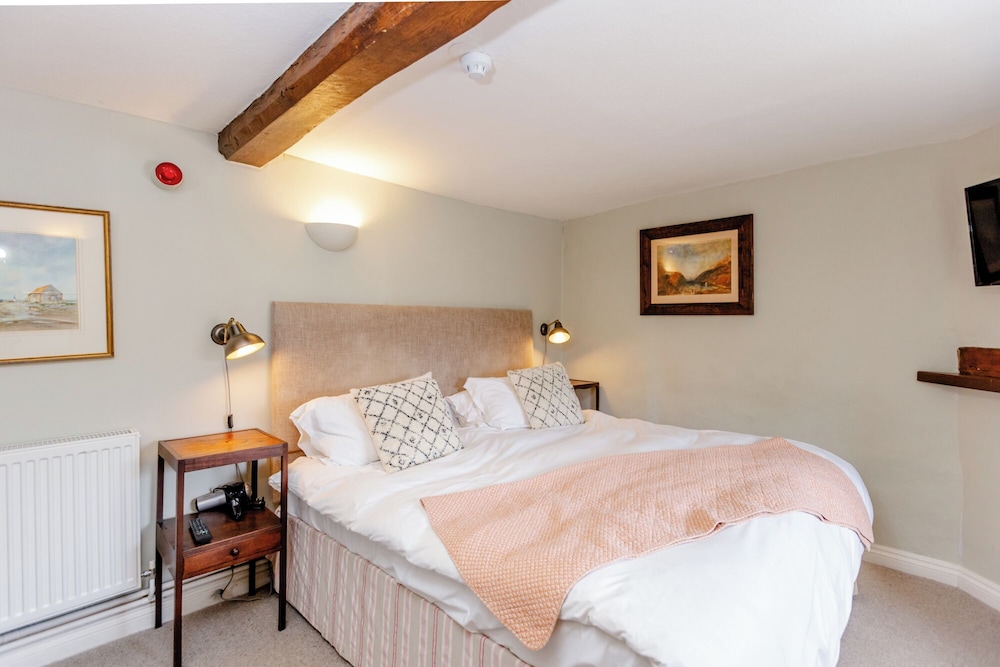 Superior, King Bed, Private Bathroom