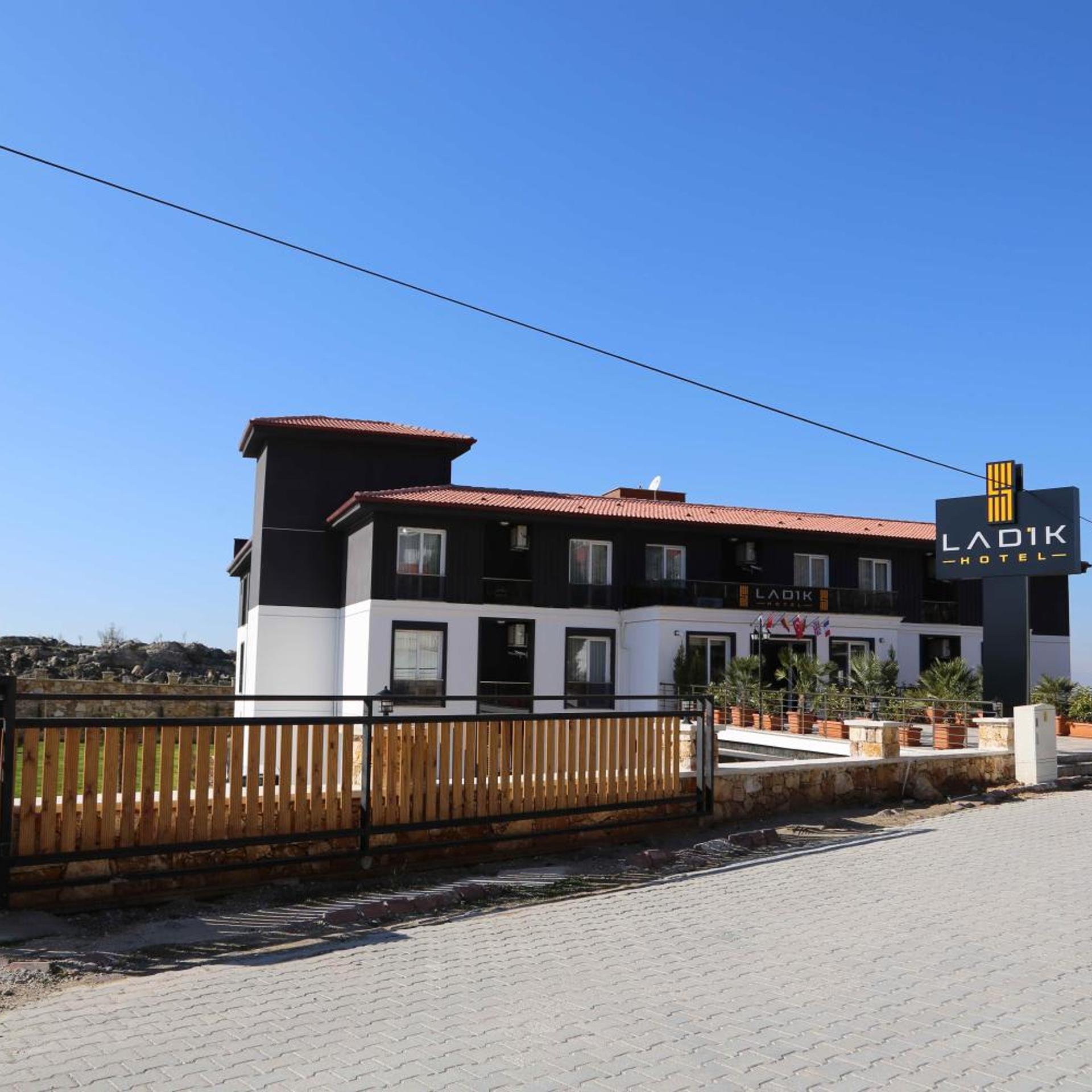 Ladik Hotel 46/50
