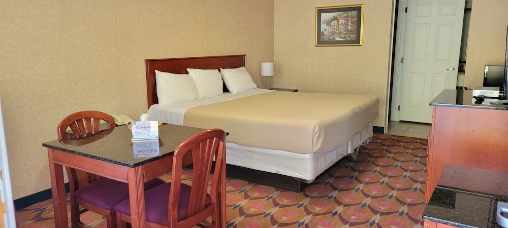 Atrium Inn 13/42