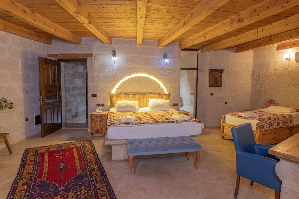 Zeus Cave Suites 30/50