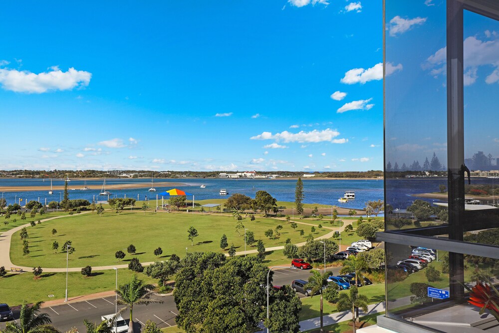 Aqualine Apartments 63/74