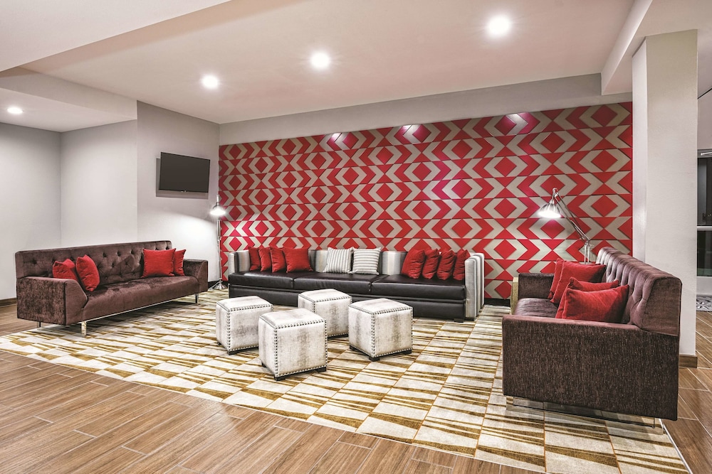 La Quinta by Wyndham San Antonio by Frost Bank Center 25/37