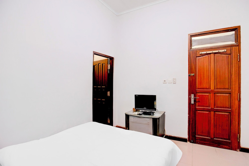 Hotel O Balikpapan near Taman Beruang Madu formerly Palm Cafe Inn 25/34