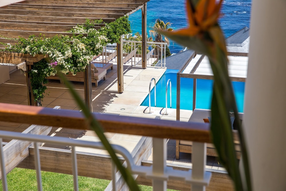 Compass House Boutique Hotel 41/48