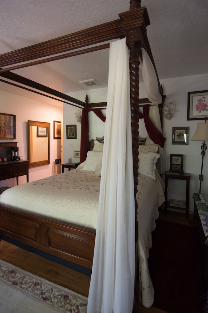 Red Horse Vineyard Bed & Breakfast 43/66