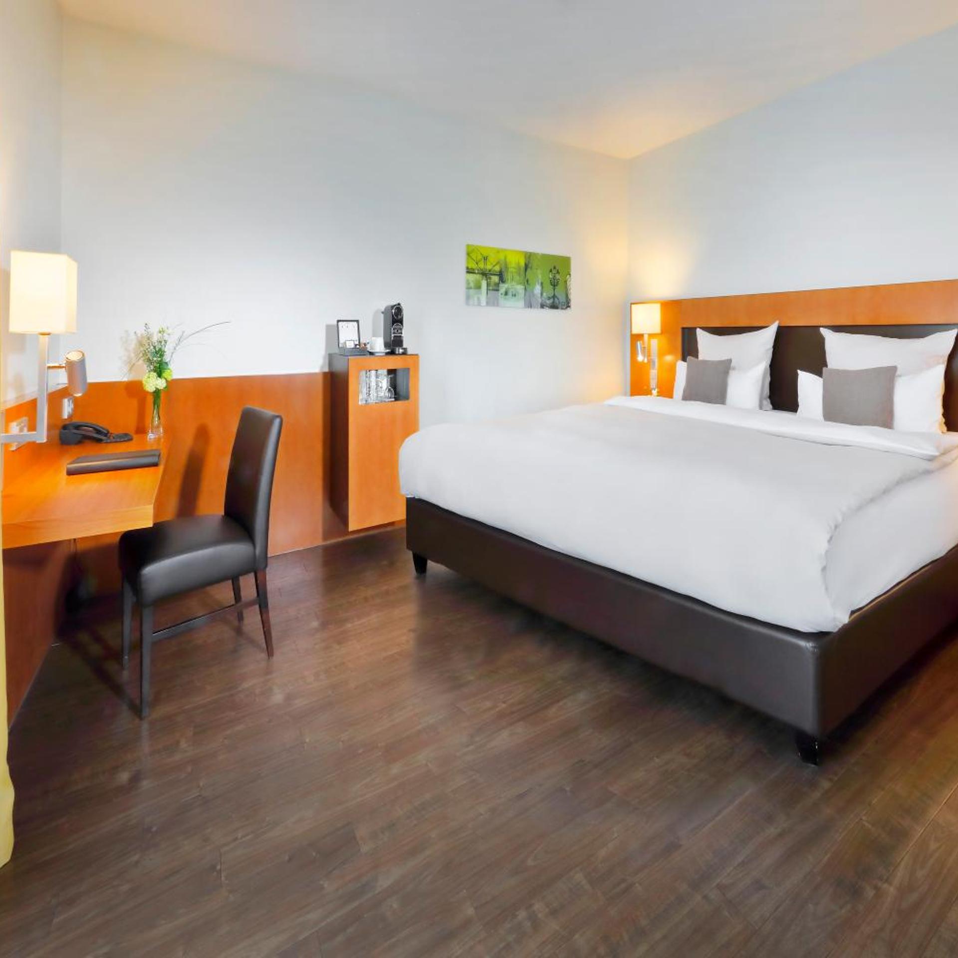 Executive, King Bed, Skyline View