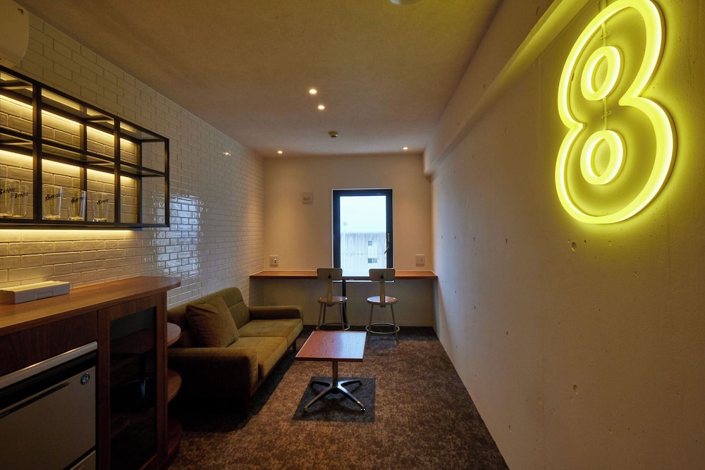 8Hotel 60/63
