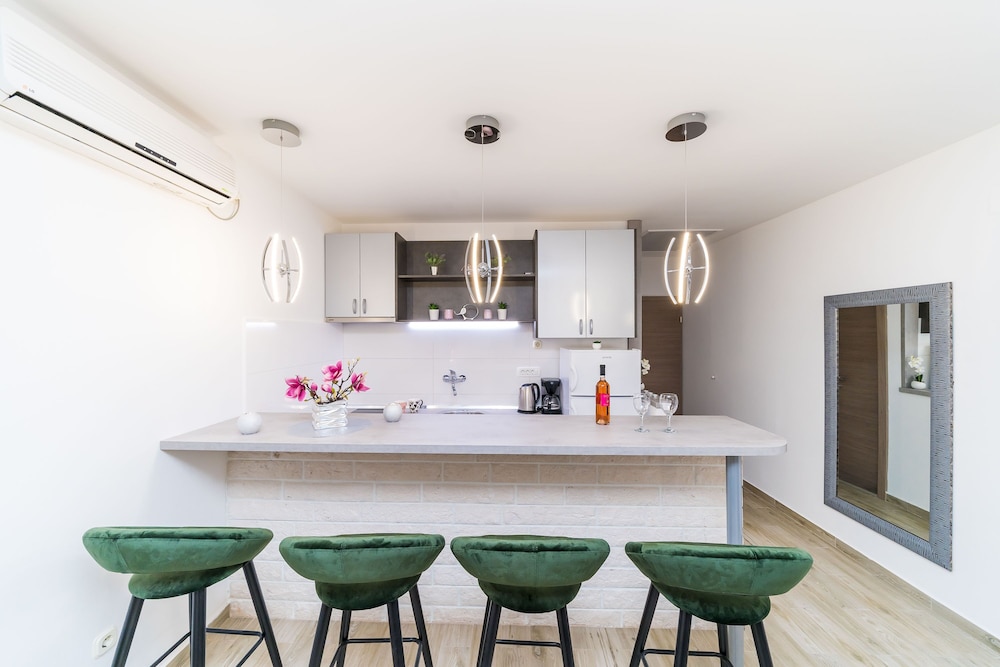 APARTMENTS SANDITO 5/50