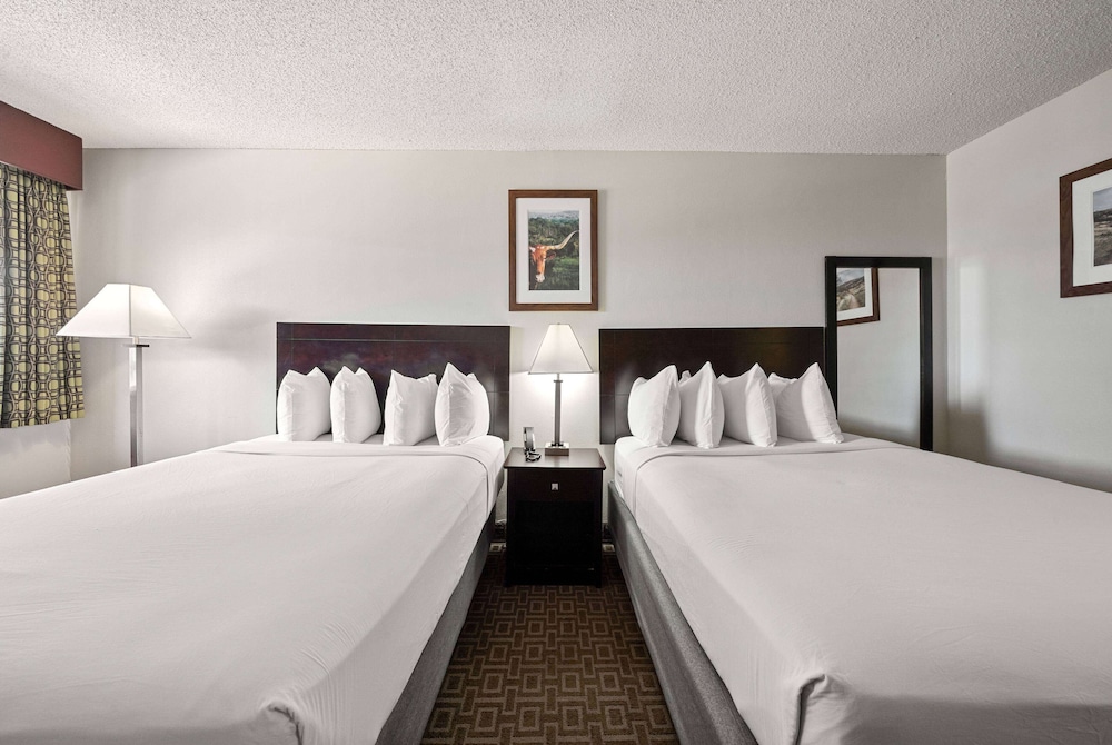 Days Inn by Wyndham Round Rock 11/43