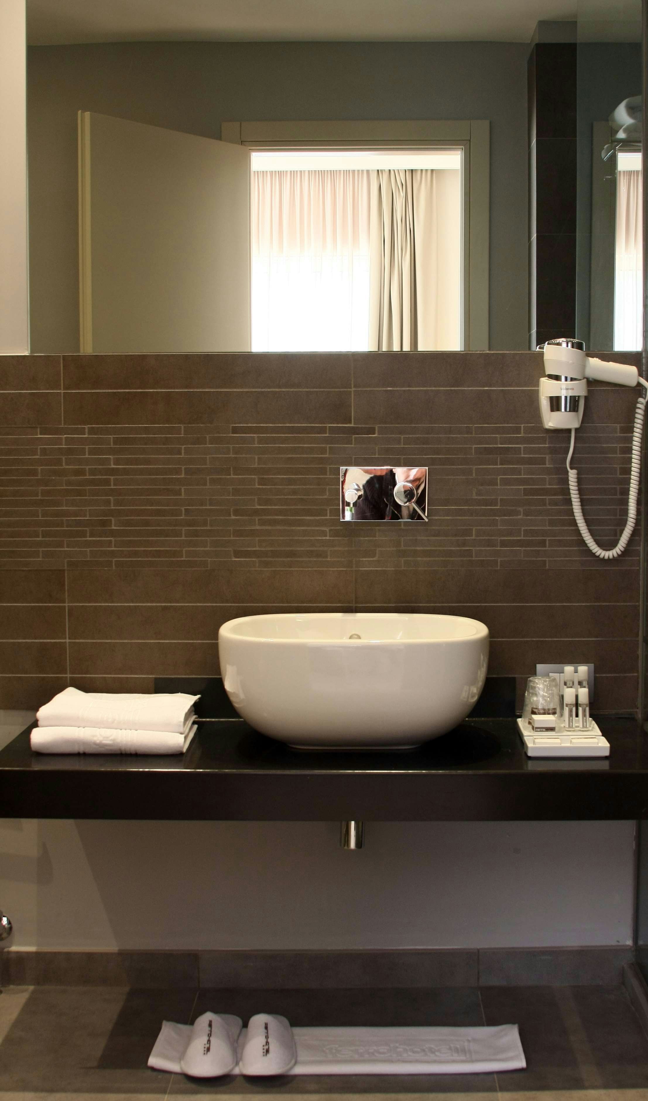 Ferro Hotel 32/33
