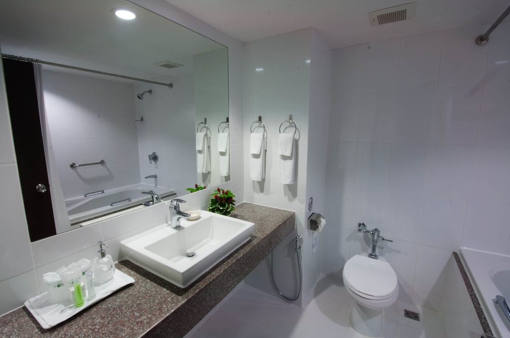 Patong Resort Hotel 66/66