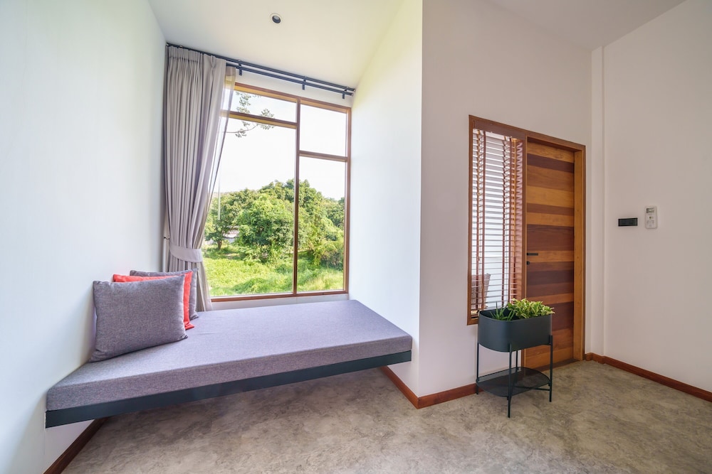BAAN PLOY SEA 19/50