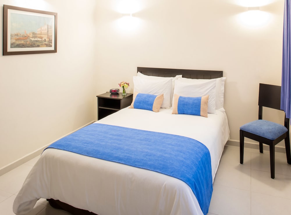 Hotel Senorial 7/28