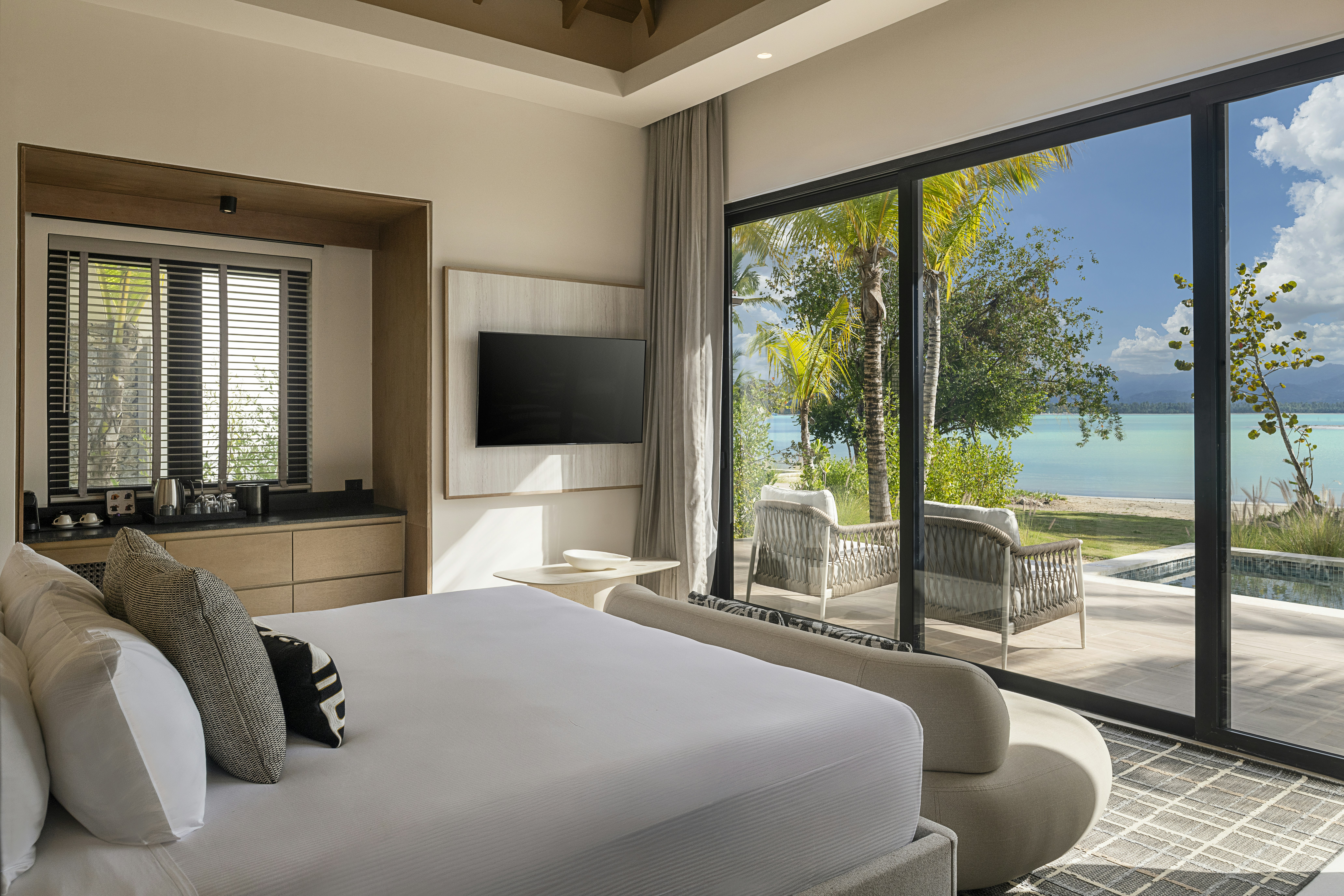 Club, Studio, Bungalow, King Bed