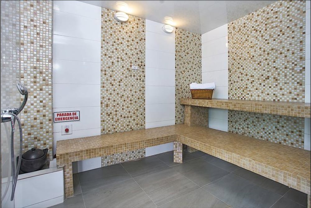 100 Luxury Suites By Preferred 7/76