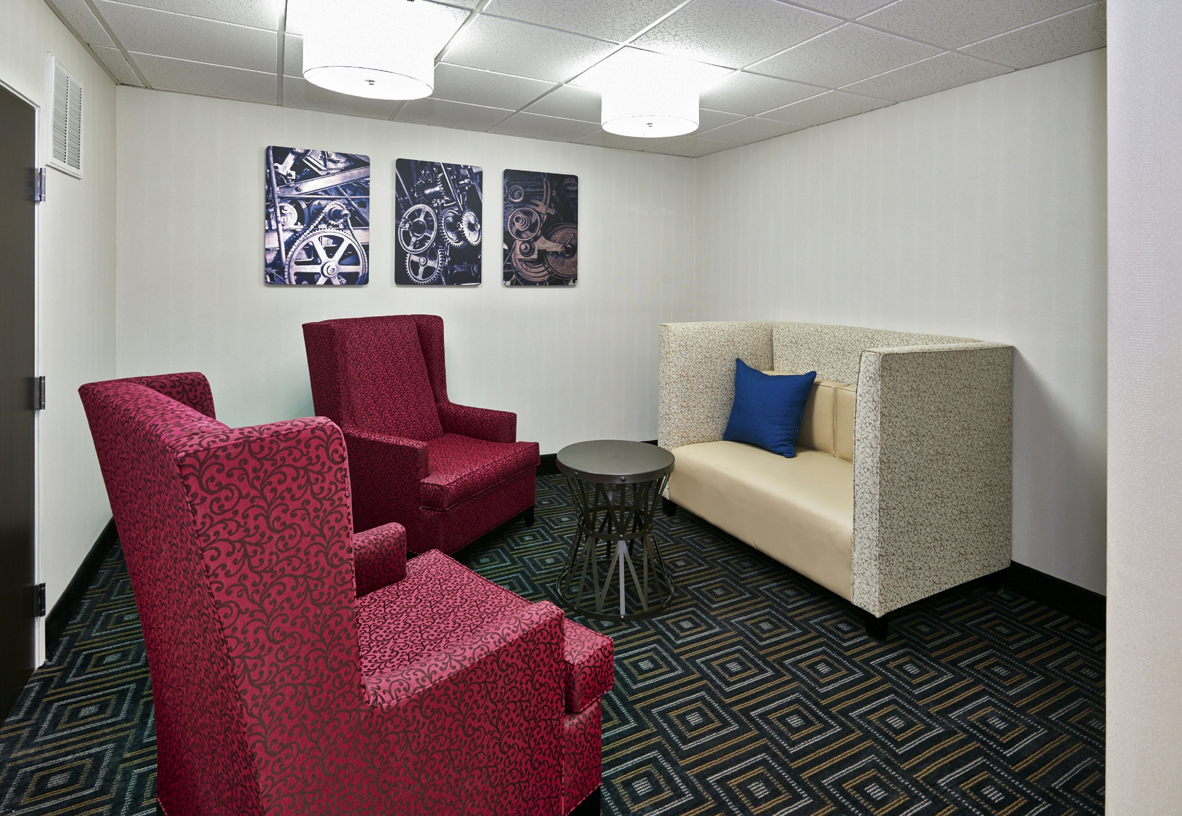 Holiday Inn Express Suites Birmingham South Pelham 32/52