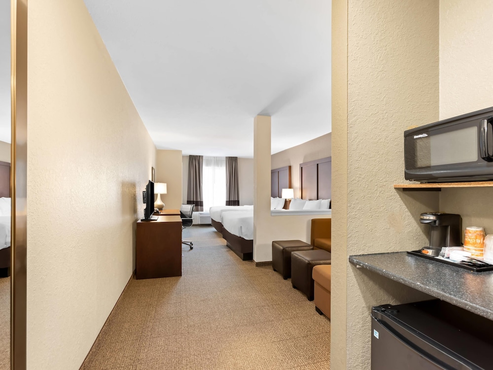 Comfort Inn and Suites Munising - Lakefront 49/49