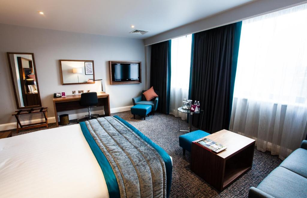 Junior Suite, Queen Bed, Lounge Access, Crowne Plaza Leeds Hotel 4/6