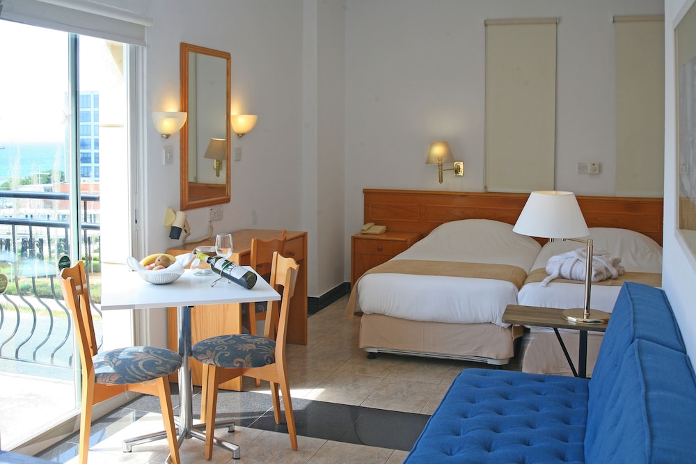 Chrielka Hotelsuites 11/43