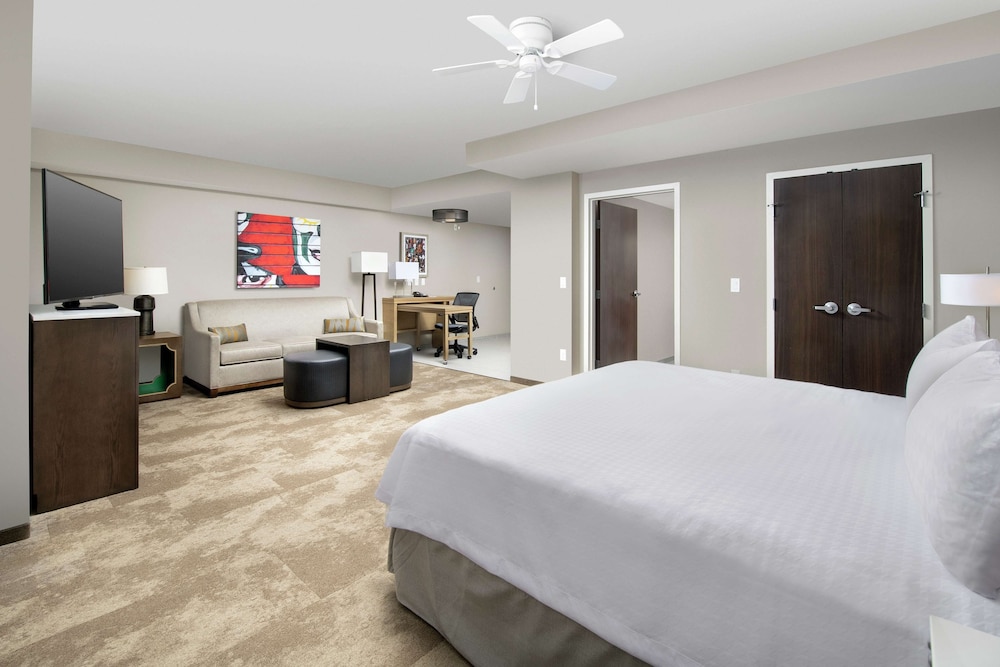 STUDIO, KING BED, ACCESSIBLE
