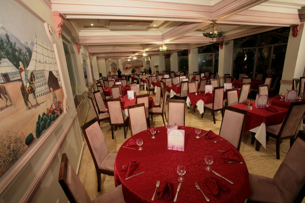 Imperial Holiday Hotel 72/86