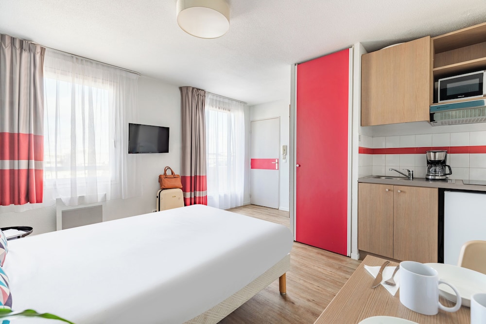 STUDIO, DOUBLE BED