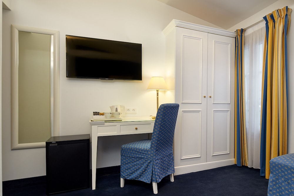 Austin's Arts et Metiers Hotel 39/61