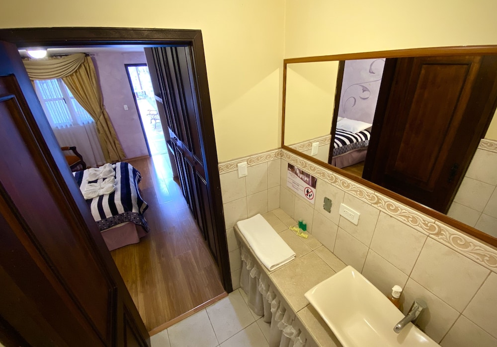 Villa de Tacvnga Hotel 50/50