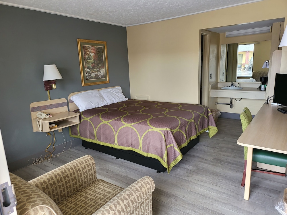 Budget Host Inn 8/24
