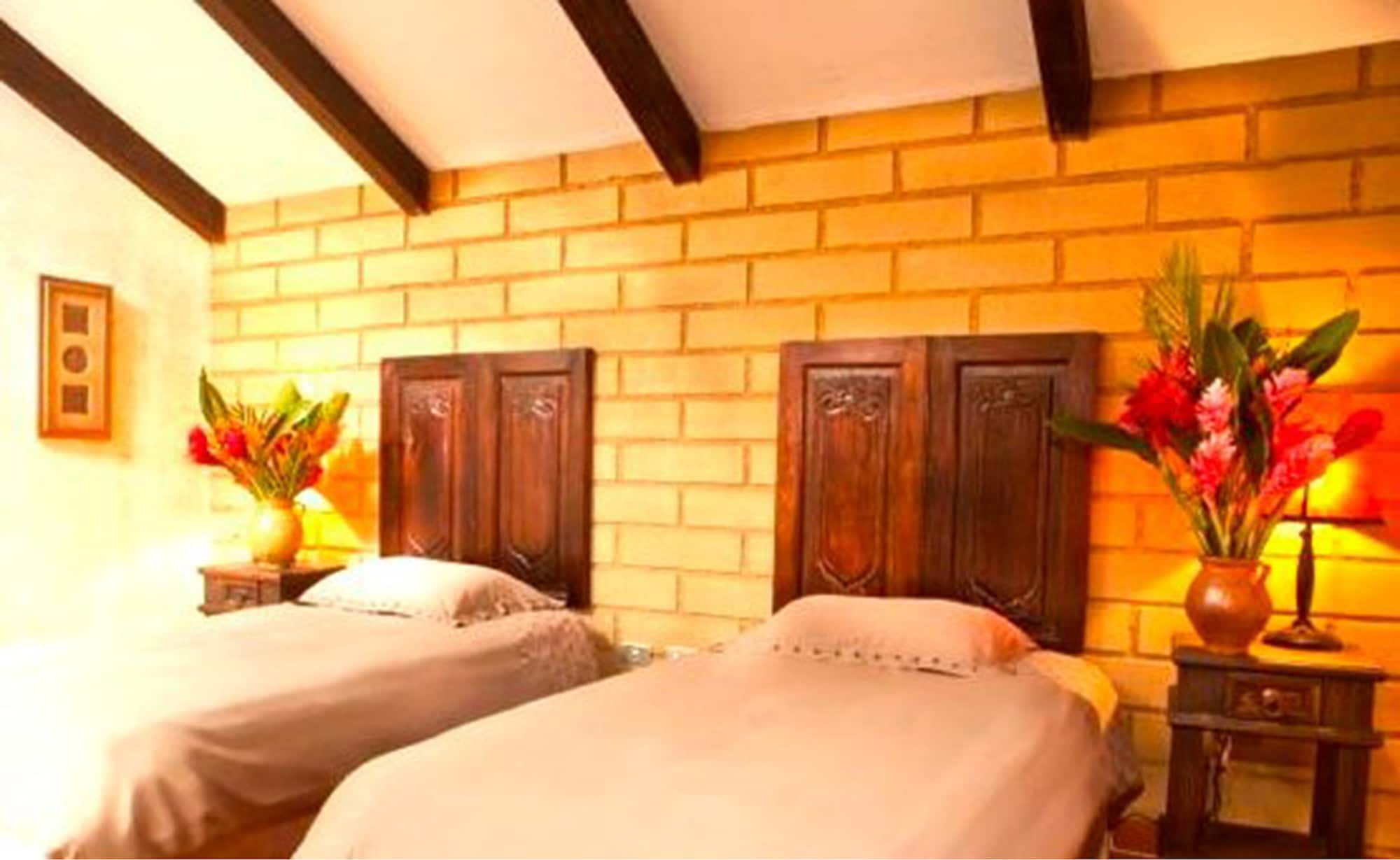 COMFORT, VILLA, MULTIPLE BEDS, POOL SIDE