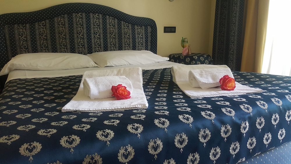 Economy, Double Bed, Yachting Hotel Mistral 4/7
