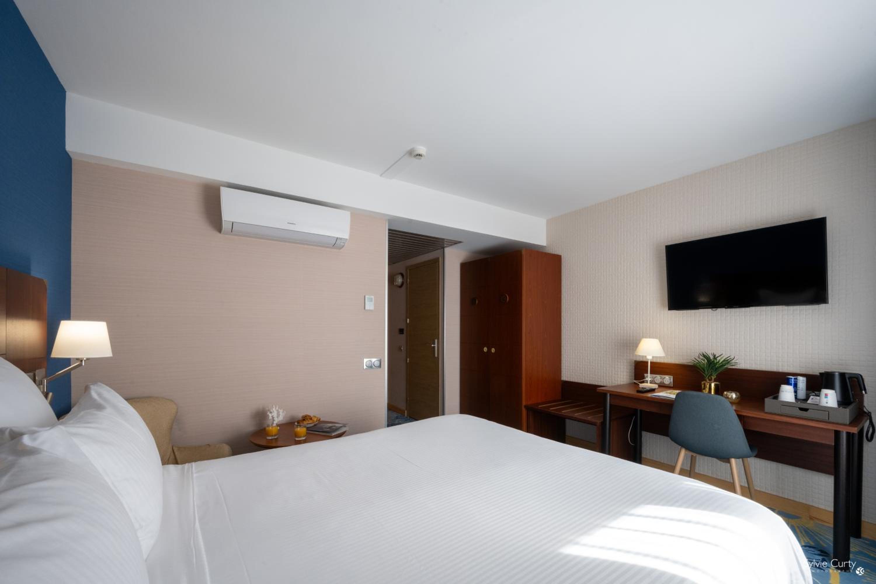Select, Double Bed, Pool View