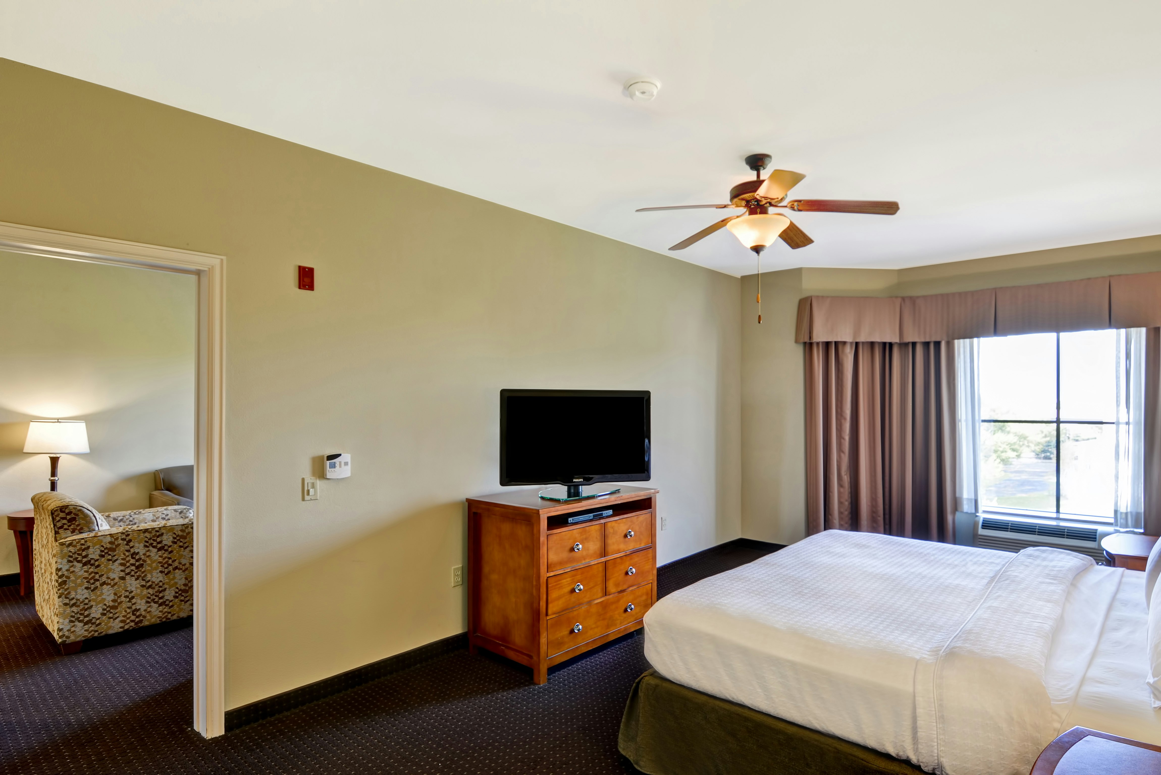 1 BEDROOM, SUITE, KING BED