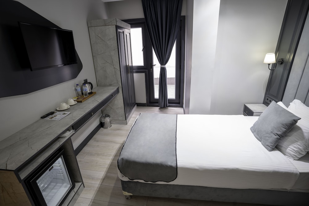 Express Plus Hotel 11/30