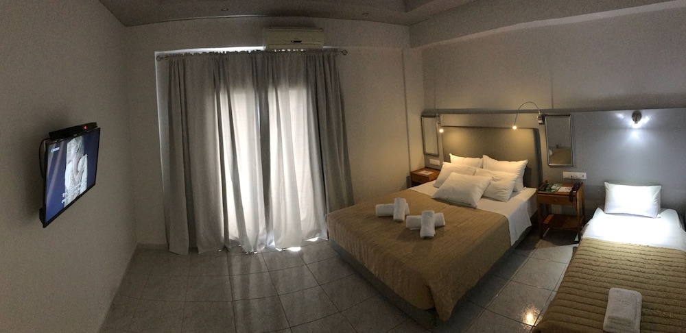 Atlantis Hotel 5/44