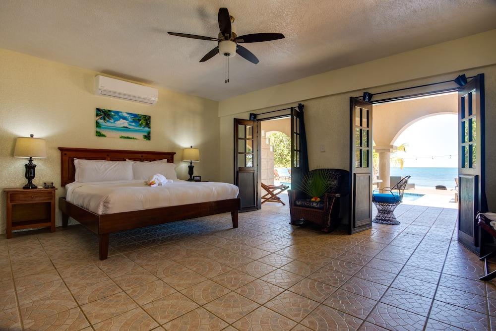 Mariposa Beach Suites 11/50