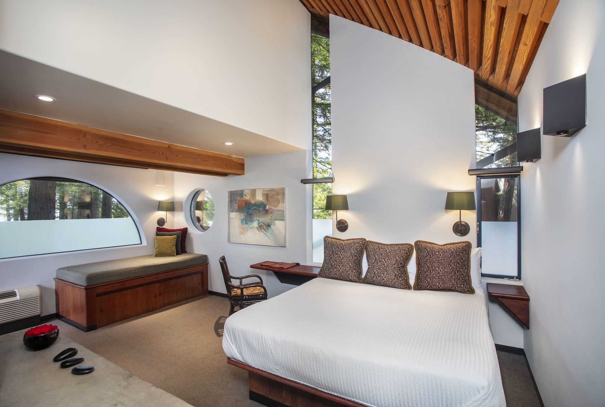 Middle, King Bed