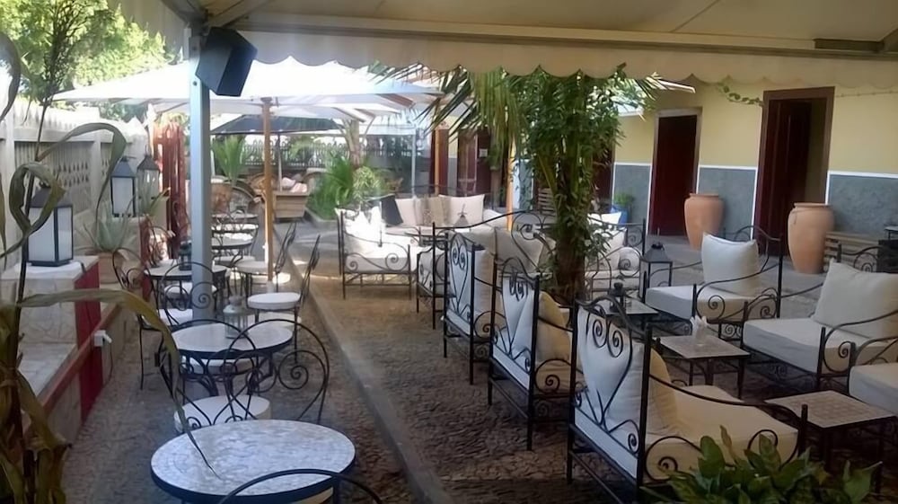 The Colonial Guest House 26/30
