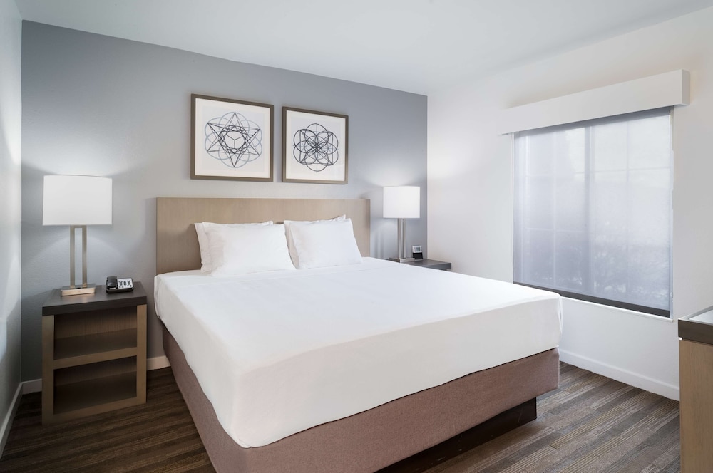 HYATT house White Plains 21/74