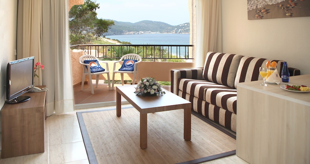 Invisa Hotel Club Cala Blanca 32/44