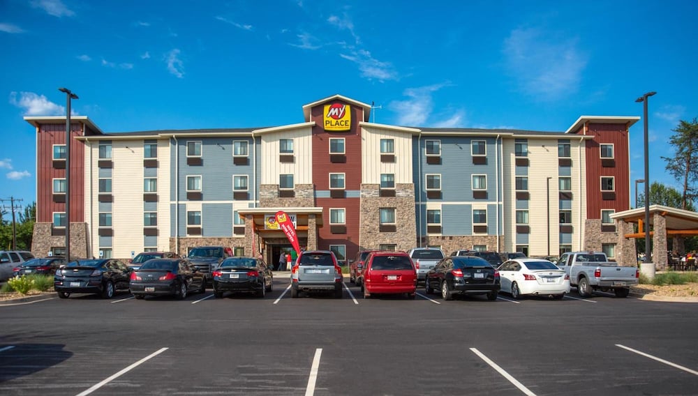 La Quinta Inn & Suites by Wyndham Greenville 5/61