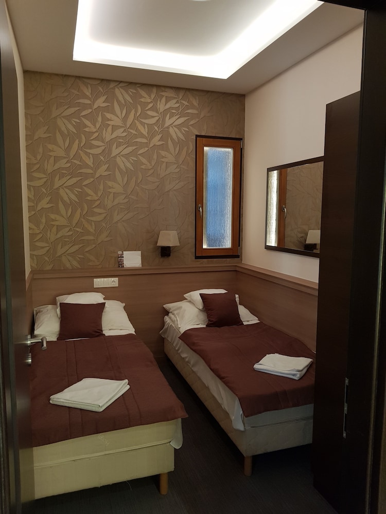 Central Hotel 21 35/54