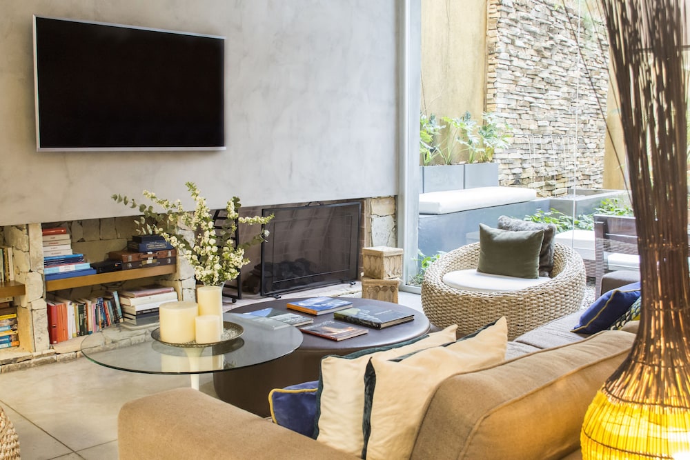 Mine Hotel Boutique 57/69