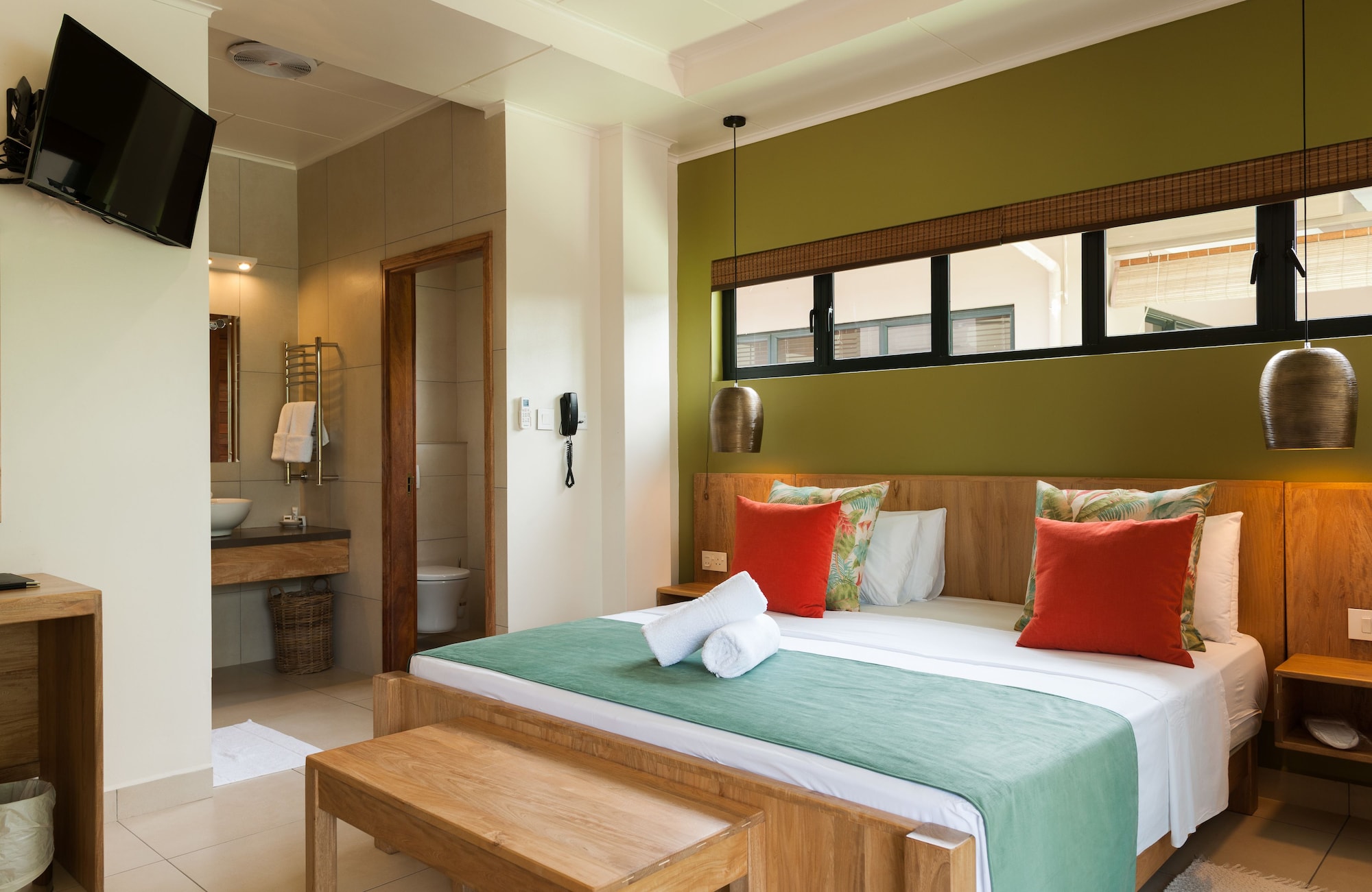 Superior, King Bed, Beach Front